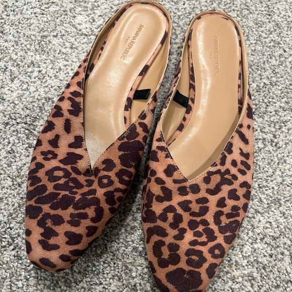 Banana Republic Shoes - 8 Banana Republic Cheetah Leopard Print Mules Slides